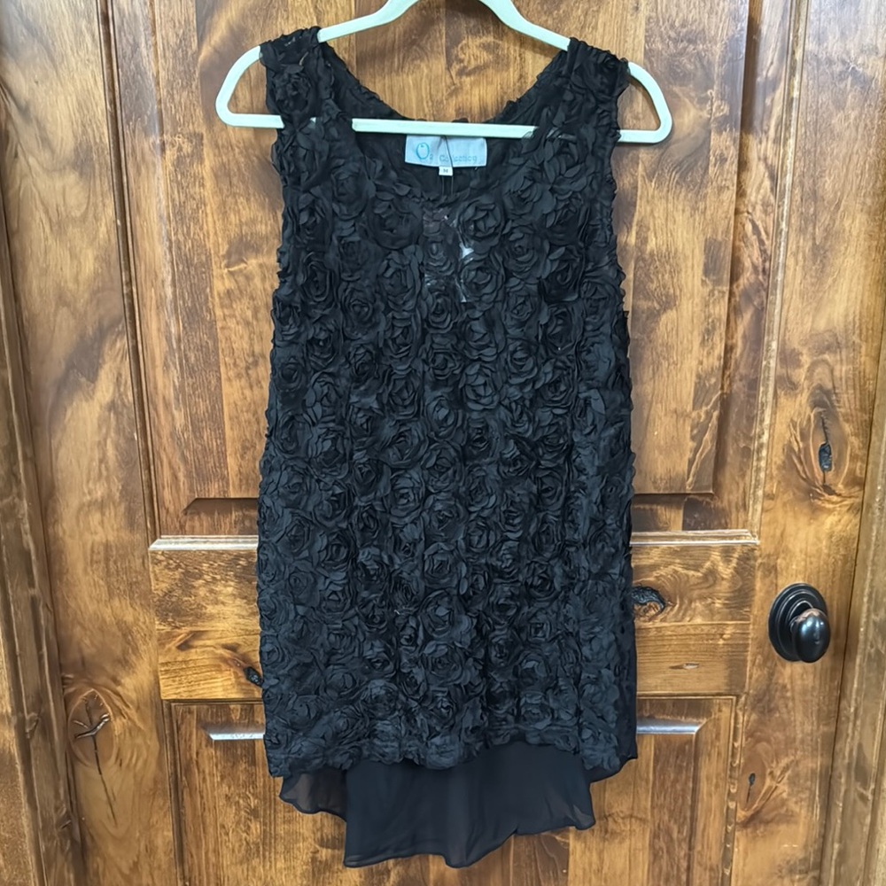 Black Sleeveless Floral Textured Top